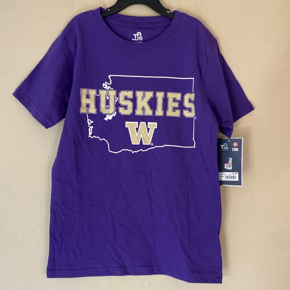 Washington Huskies, boys medium, purple shirt